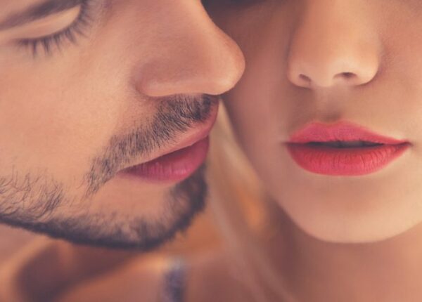 5 неожиданных заболеваний, которые передаются через поцелуй
