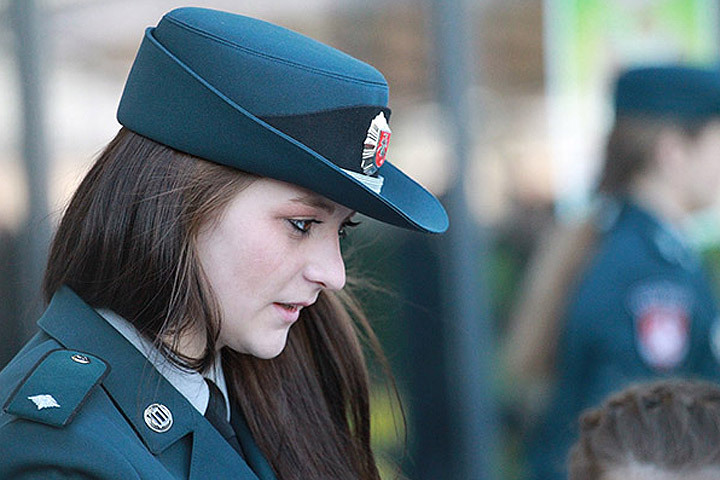 Фотография: Красавицы в погонах: как выглядят женщины-полицейские в разных странах №28 - BigPicture.ru