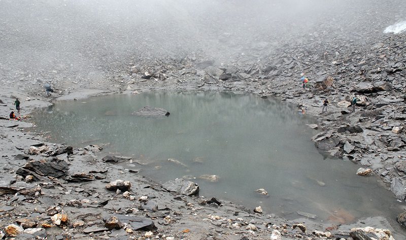 Жуткое "Озеро Скелетов" в Гималаях. Фото