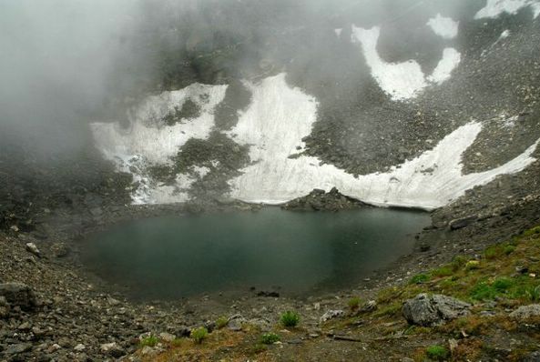 Жуткое "Озеро Скелетов" в Гималаях. Фото