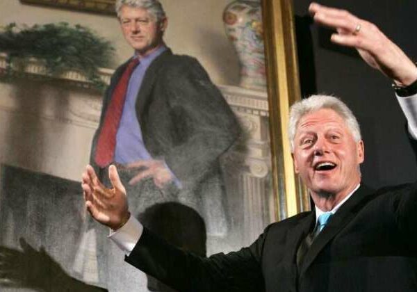 Миллиардер-педофил Джеффри Эпштейн хранил дома пикантный портрет Клинтона