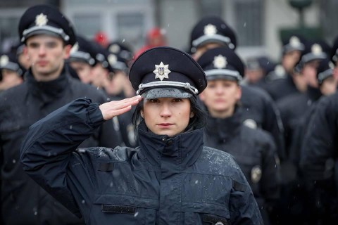 Фотография: Красавицы в погонах: как выглядят женщины-полицейские в разных странах №10 - BigPicture.ru