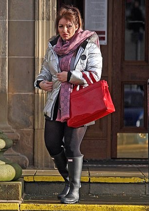 Фотография: Женщину, которая украла деньги на пластику вагины, посадили за решетку №3 - BigPicture.ru