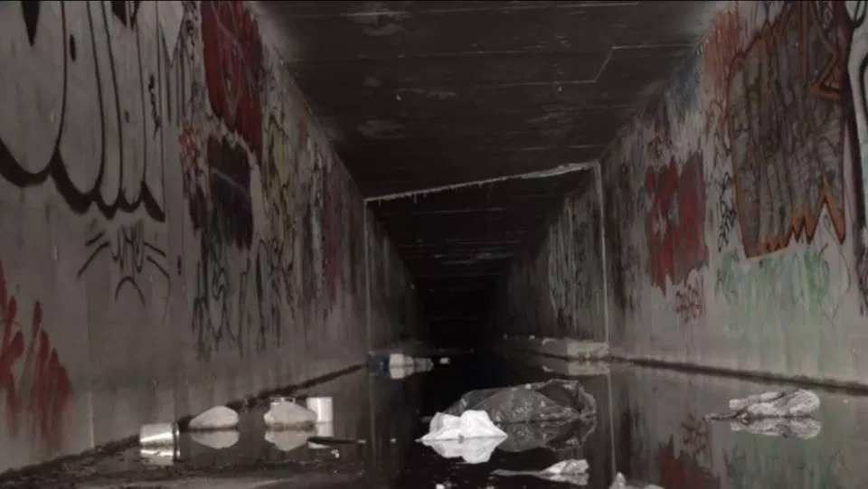 Фотография: Преисподняя города грехов: жизнь бездомных в мрачных тоннелях Лас-Вегаса №17 - BigPicture.ru