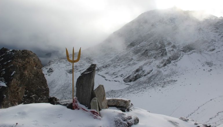 Фотография: Гималайское озеро Роопкунд: кладбище 500 человек, которое хранит свою тайну №11 - BigPicture.ru