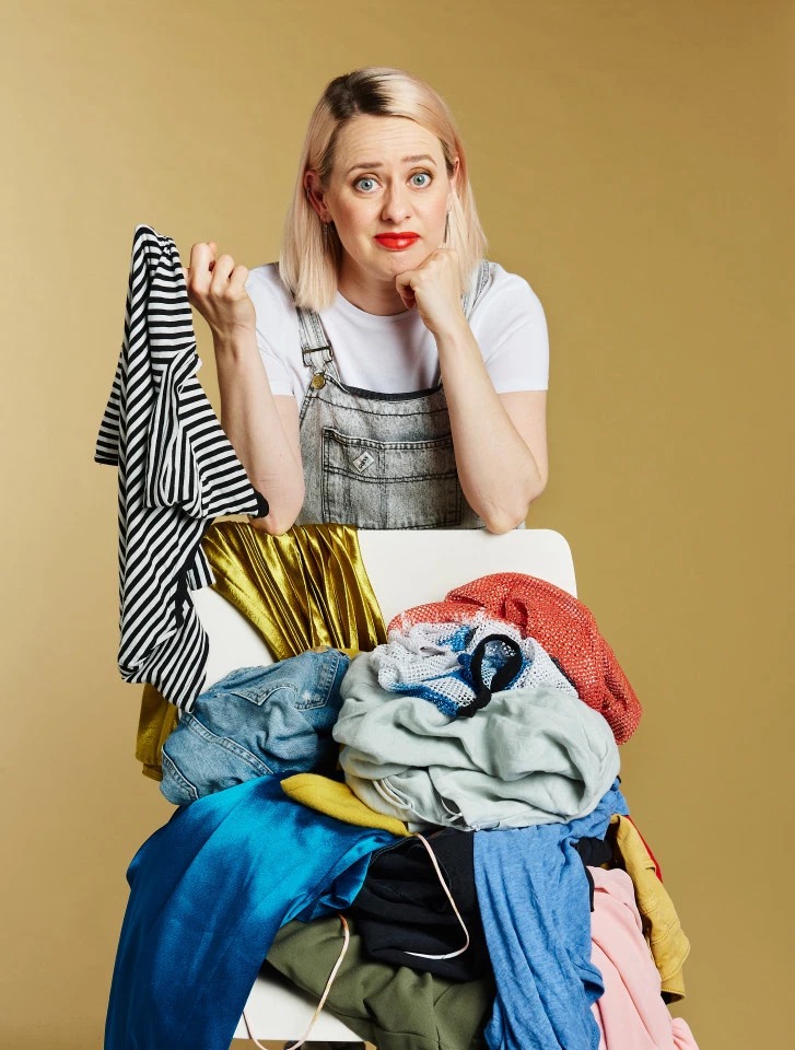 Фотография: Грязный эксперимент: писательница не стирала одежду целый месяц, чтобы дольше сохранить ее новый вид №2 - BigPicture.ru