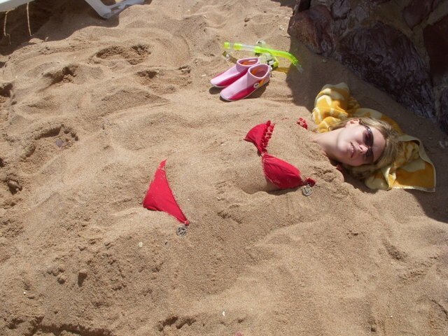 Фотография: Как развлечь себя на пляже? Перед этим веселым занятием не сможет устоять никто №13 - BigPicture.ru