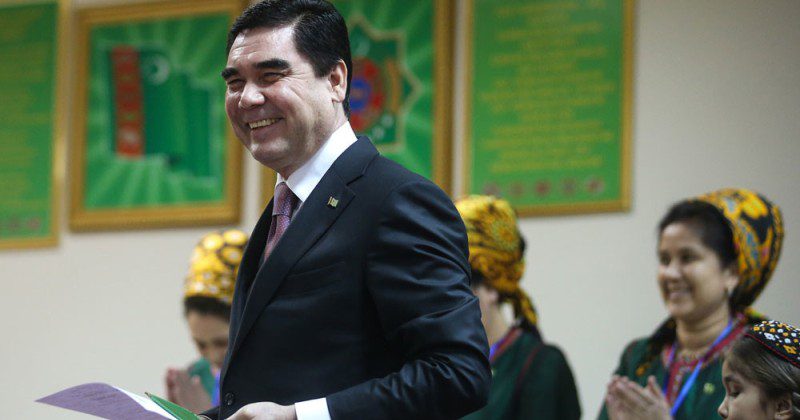 Фотография: Президент Туркменистана побывал у Врат Ада, но вернулся к работе №1 - BigPicture.ru