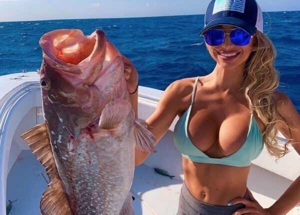 Самая сексуальная рыбачка в мире Эмили Ример и ее фото в бикини