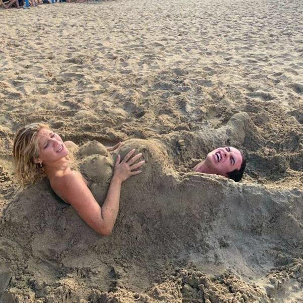 Фотография: Как развлечь себя на пляже? Перед этим веселым занятием не сможет устоять никто №16 - BigPicture.ru