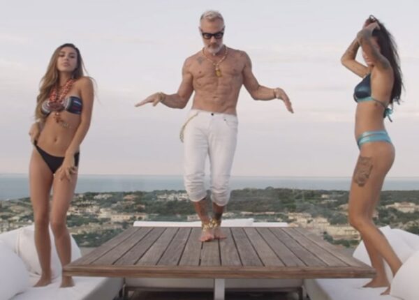 Ушлепное видео: танцующий миллионер Джанлука Вакки барабанит моделей по попам
