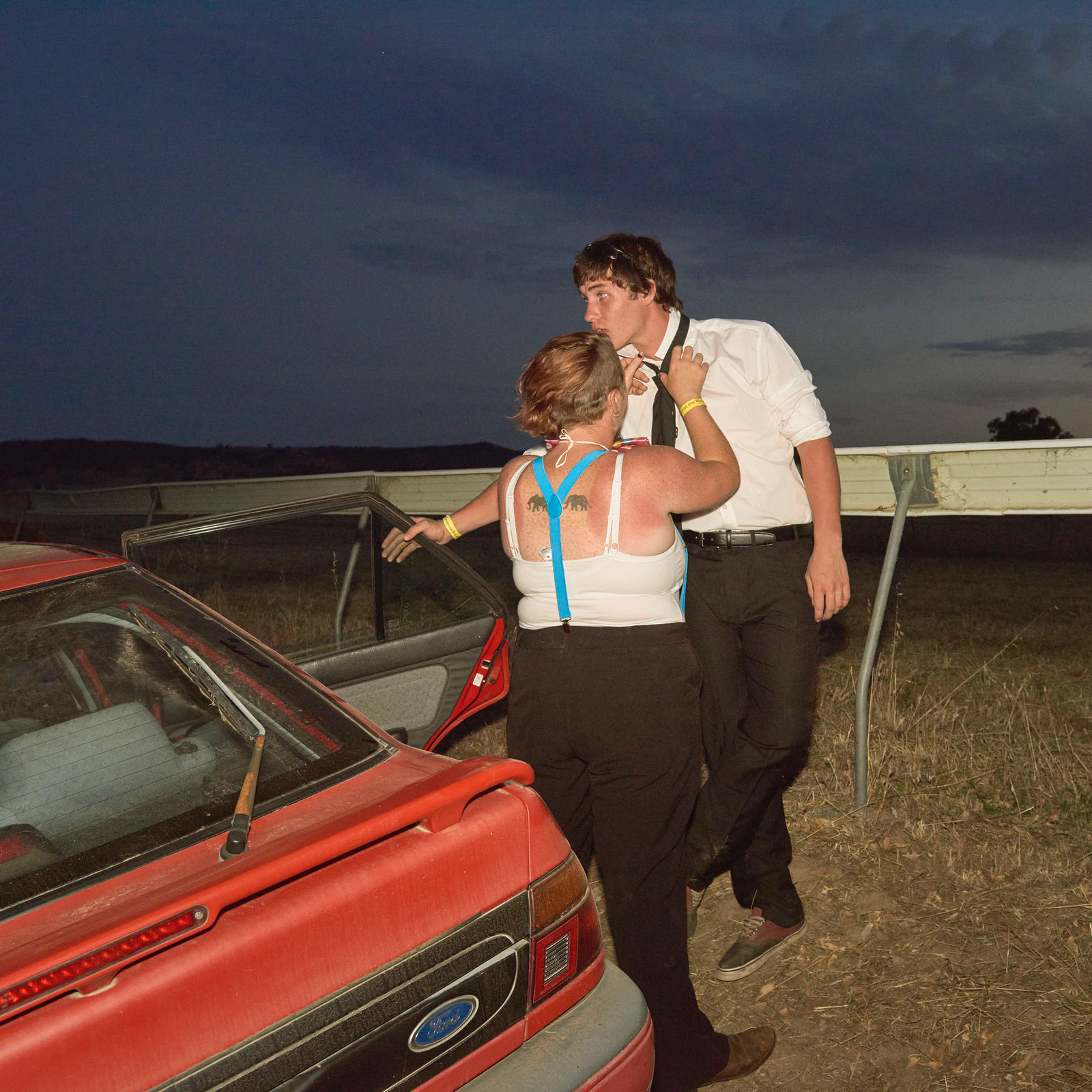 Фотография: Пьяный бал холостяков: как сельская молодежь Австралии ищет вторые половинки №16 - BigPicture.ru