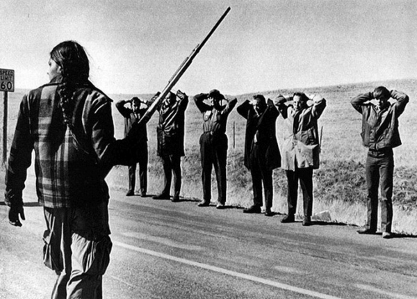 Противостояние в Вундед-Ни: как в 1973 году индейцы США последний раз вышли на «тропу войны»
