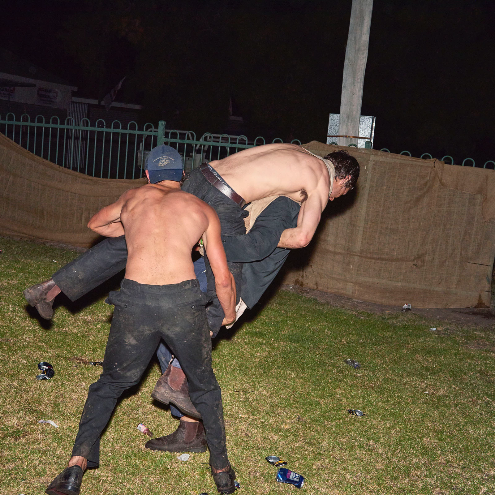 Фотография: Пьяный бал холостяков: как сельская молодежь Австралии ищет вторые половинки №10 - BigPicture.ru