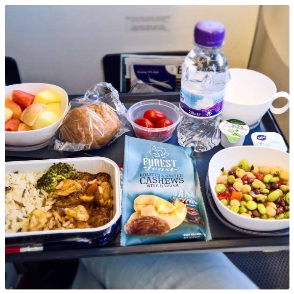 Фотография: Корм или еда? Как кормят в бизнес-классе и эконом-классе разных авиакомпаний №7 - BigPicture.ru