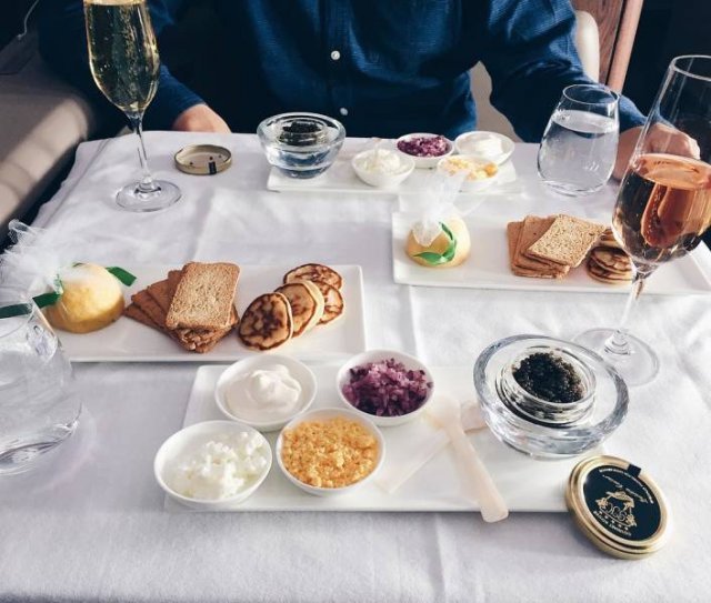 Фотография: Корм или еда? Как кормят в бизнес-классе и эконом-классе разных авиакомпаний №10 - BigPicture.ru