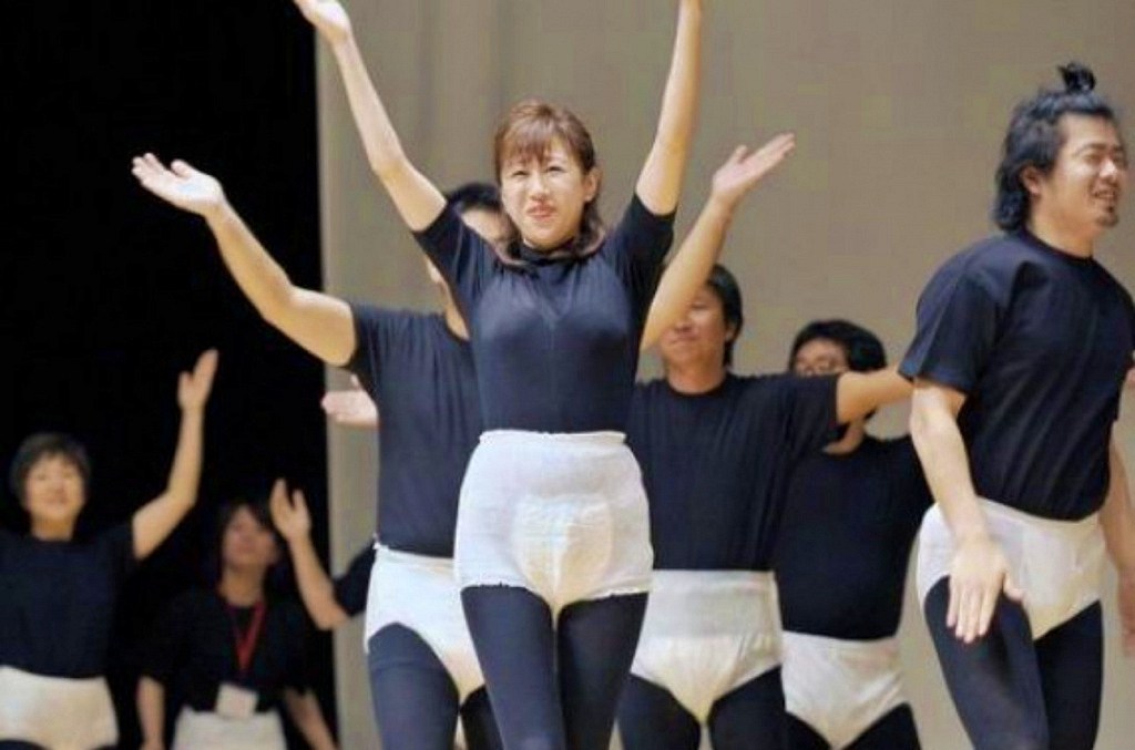Фотография: Зачем молодые и здоровые японки постоянно носят подгузники? №2 - BigPicture.ru
