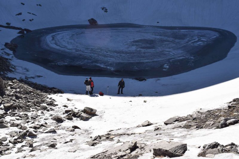 Гималайское озеро Роопкунд — кладбище 500 человек, которое хранит свою тайну