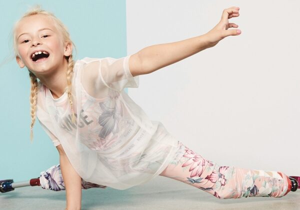 9‑летняя модель без ног вышла на подиум на Неделе моды в Нью-Йорке