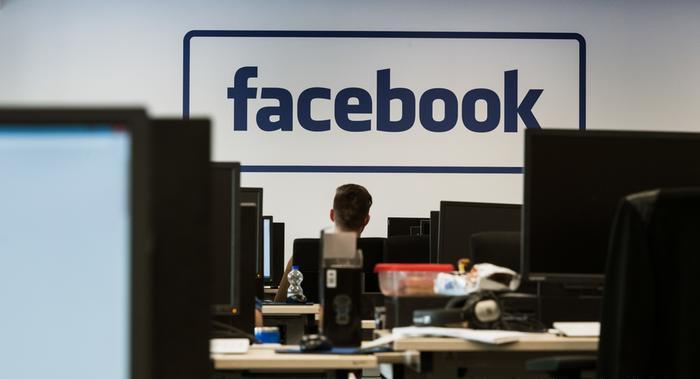 Фотография: Facebook попал в очередной скандал. Соцсеть собирала данные о сексуальной жизни пользователей №3 - BigPicture.ru