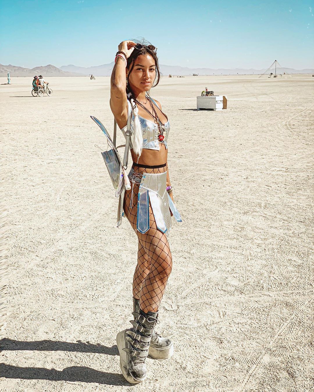 Фотография: 35 фото горячих девушек с не менее горячего фестиваля Burning Man-2019 №4 - BigPicture.ru