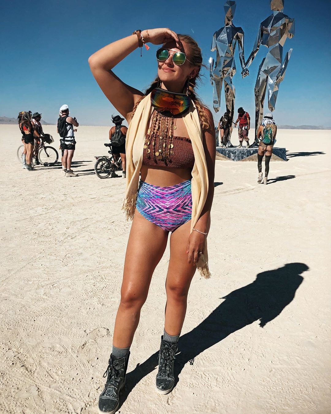 Фотография: 35 фото горячих девушек с не менее горячего фестиваля Burning Man-2019 №9 - BigPicture.ru