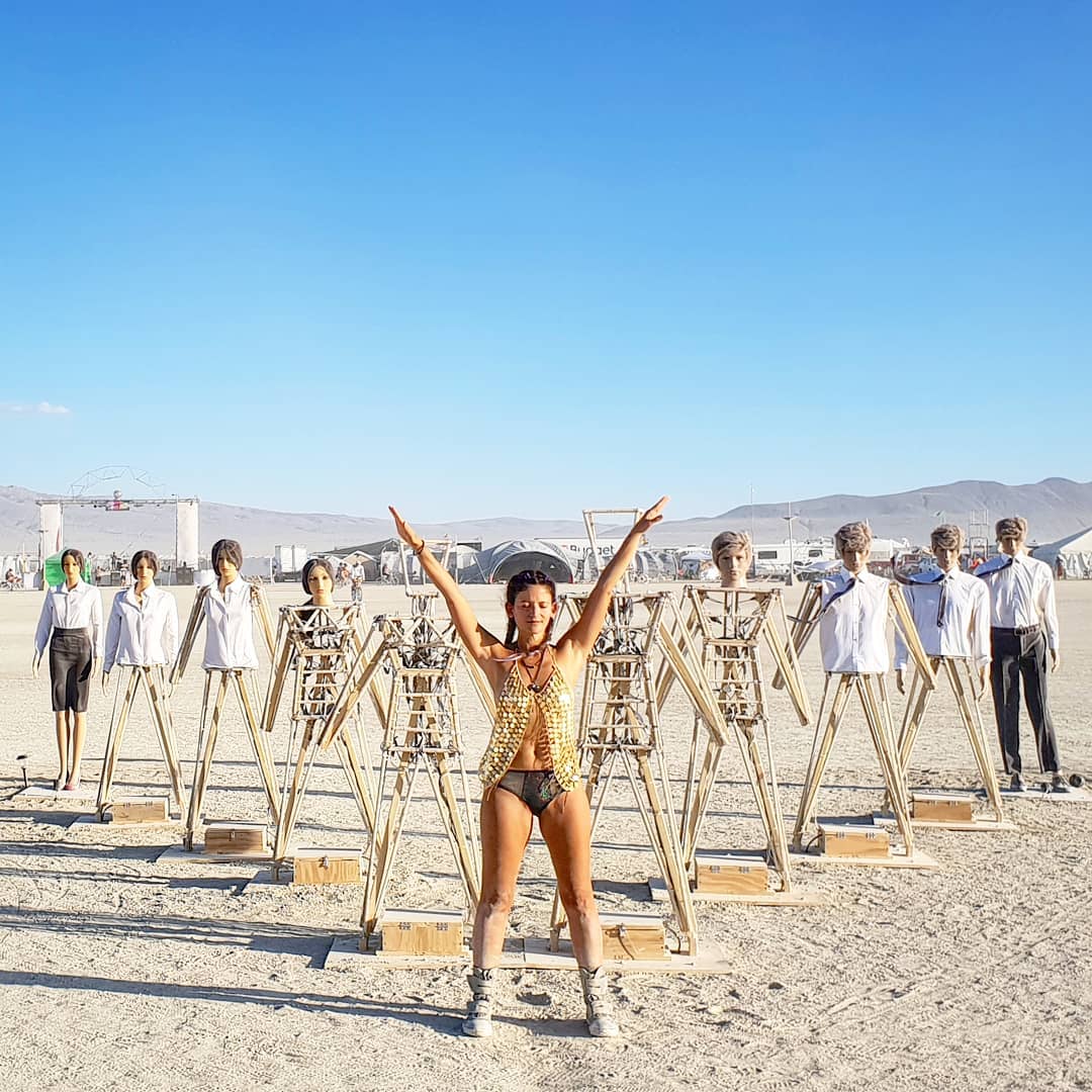 Фотография: 35 фото горячих девушек с не менее горячего фестиваля Burning Man-2019 №15 - BigPicture.ru