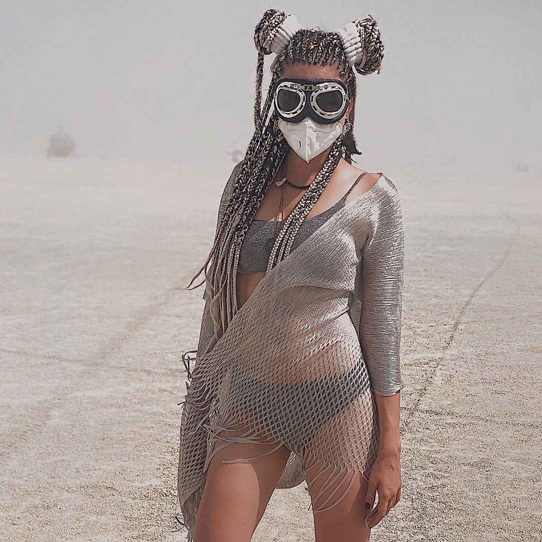 Фотография: 35 фото горячих девушек с не менее горячего фестиваля Burning Man-2019 №29 - BigPicture.ru