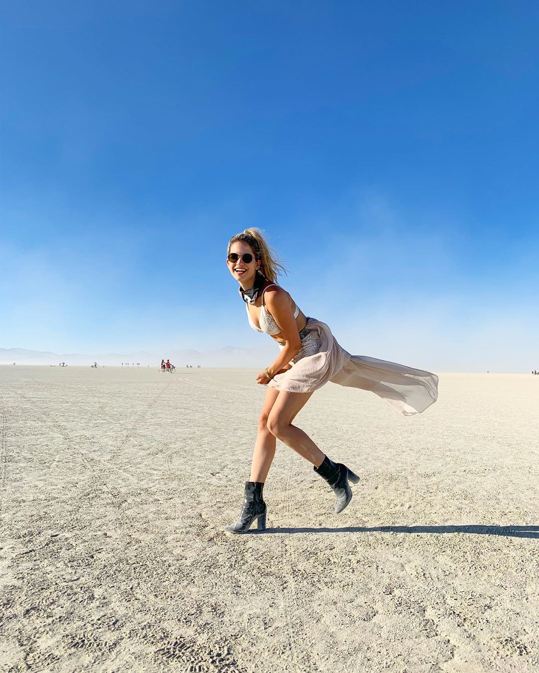 Фотография: 35 фото горячих девушек с не менее горячего фестиваля Burning Man-2019 №21 - BigPicture.ru