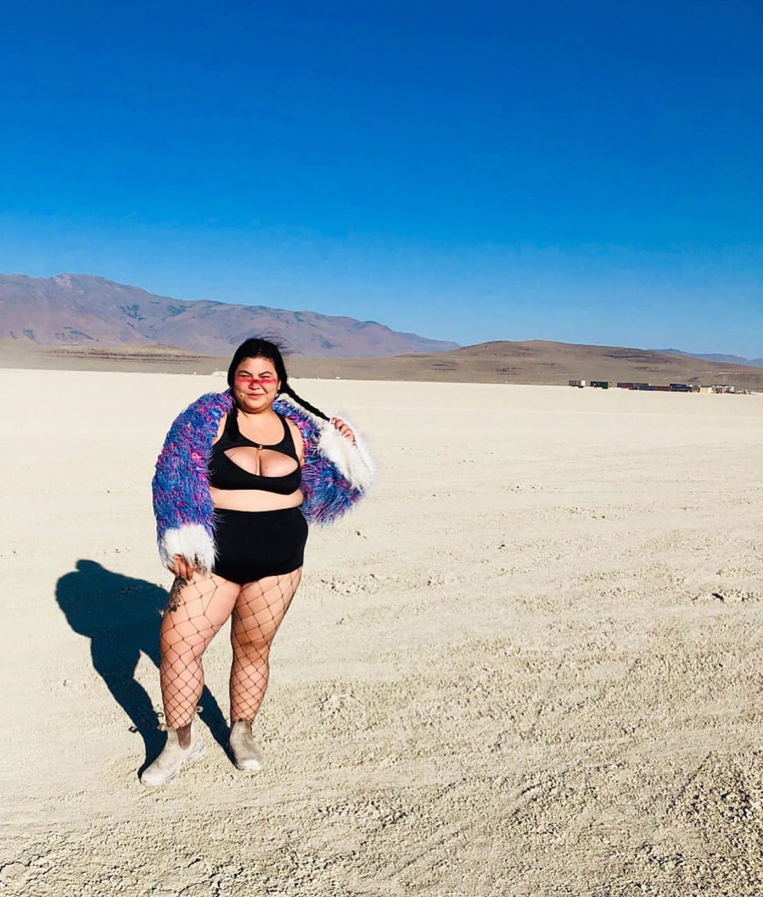Фотография: 35 фото горячих девушек с не менее горячего фестиваля Burning Man-2019 №11 - BigPicture.ru
