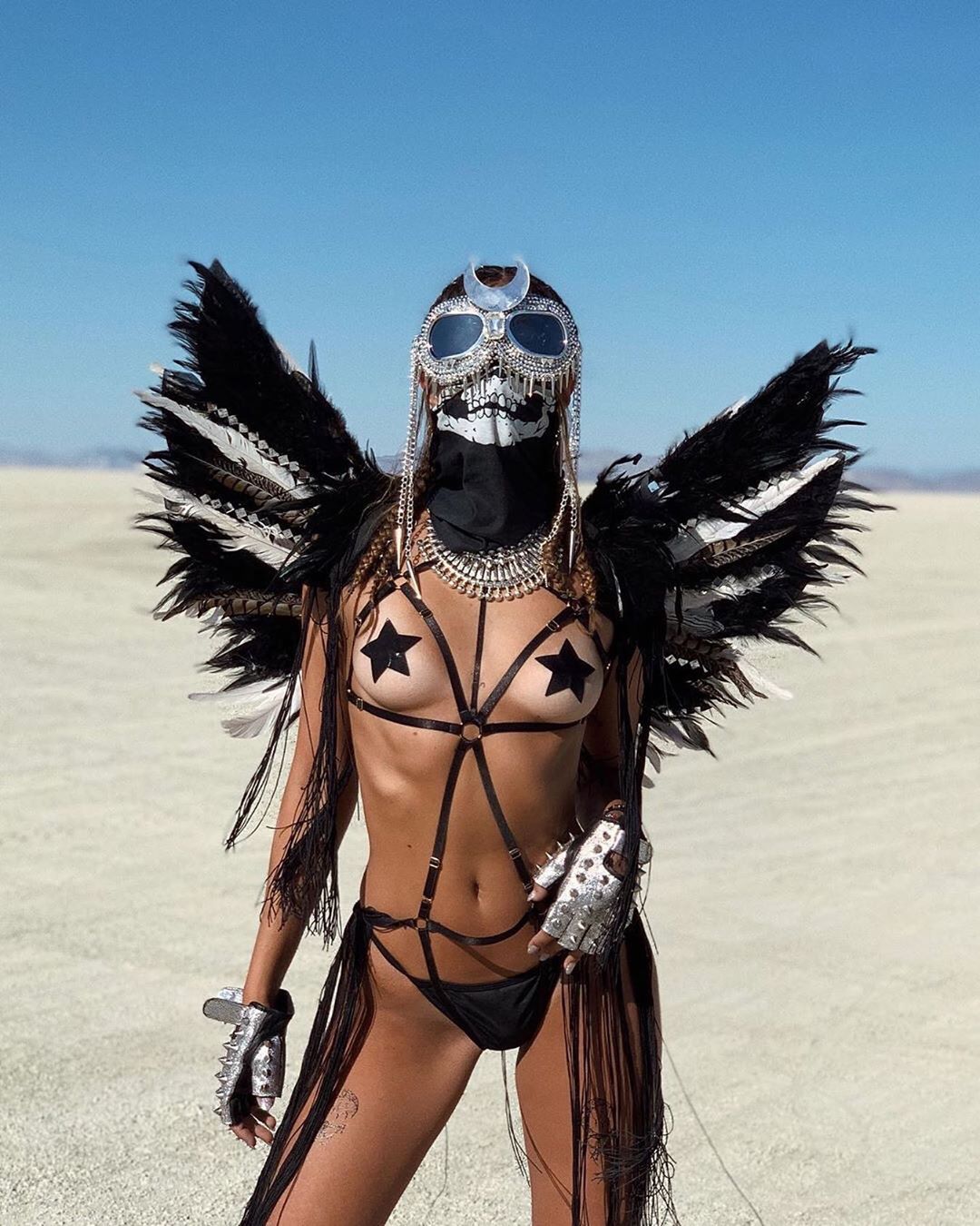 Фотография: 35 фото горячих девушек с не менее горячего фестиваля Burning Man-2019 №7 - BigPicture.ru