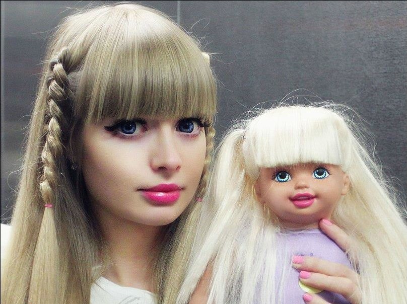 Фотография: Анжелика Кенова — девушка, из которой родители сделали живую куклу Барби №11 - BigPicture.ru