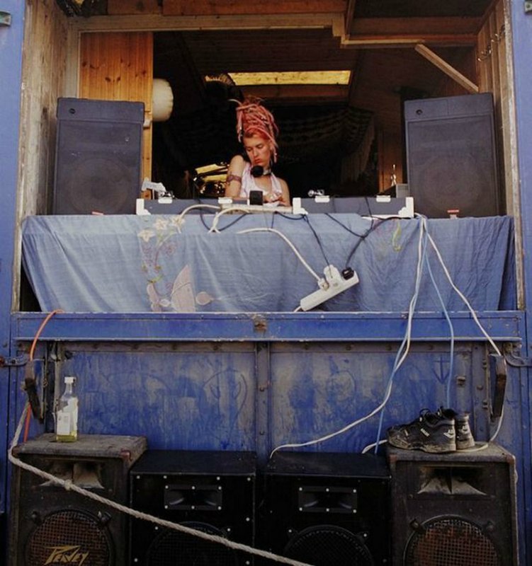Фотография: Кочевая жизнь рейверов 1990-х в объективе Тома Хантера №5 - BigPicture.ru