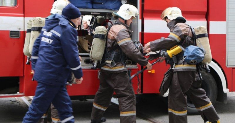 Фотография: Нервы ни к черту: киевлянин обстрелял из нагана пожарных, приехавших его спасать №1 - BigPicture.ru