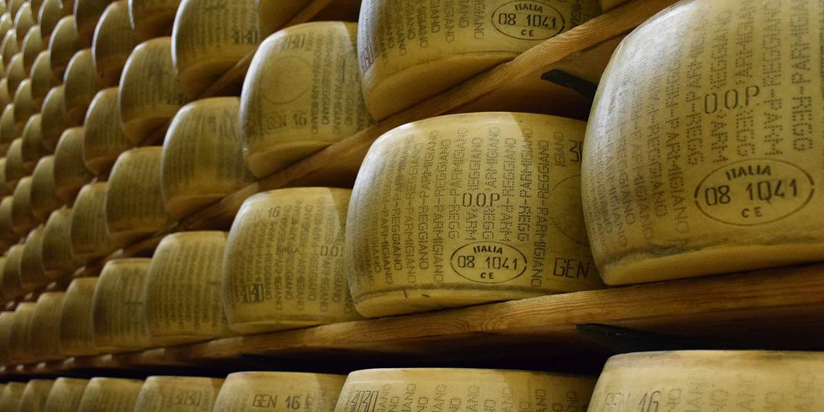 Фотография: Пармезан — вкусно, но дорого: страсти английских матросов по итальянскому сыру №3 - BigPicture.ru