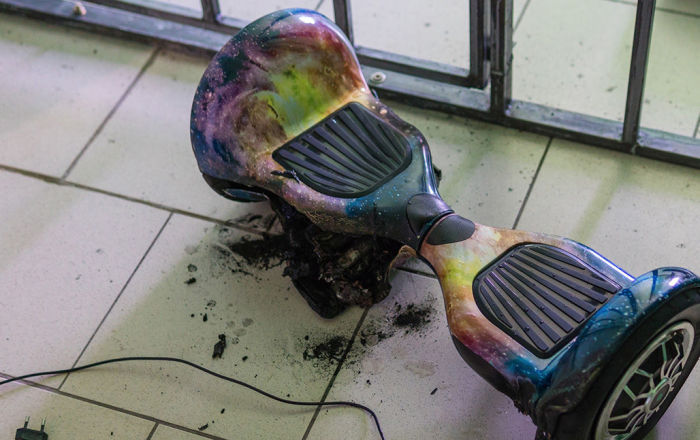 Фотография: Взрыв вейпа и пылающий гироскутер: какие опасности таят привычные электроприборы и гаджеты №2 - BigPicture.ru