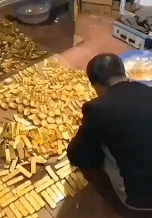 Фотография: Взяточник высшей пробы: в доме китайского чиновника обнаружили 13,5 тонн золота №2 - BigPicture.ru
