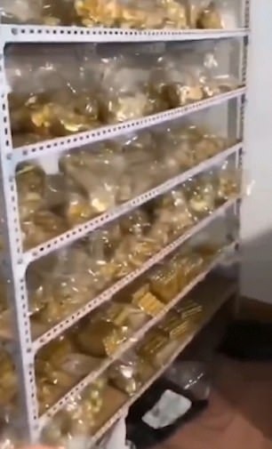 Фотография: Взяточник высшей пробы: в доме китайского чиновника обнаружили 13,5 тонн золота №3 - BigPicture.ru
