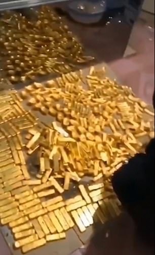 Фотография: Взяточник высшей пробы: в доме китайского чиновника обнаружили 13,5 тонн золота №5 - BigPicture.ru