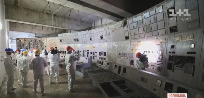 Фотография: Радиоактивный аттракцион: в Чернобыле для туристов открыли зал управления, где радиация в 40 000 раз выше нормы №4 - BigPicture.ru