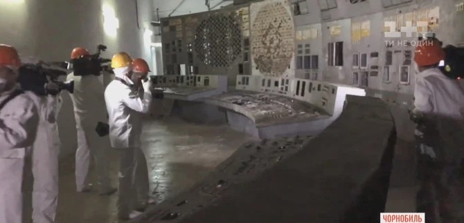 Фотография: Радиоактивный аттракцион: в Чернобыле для туристов открыли зал управления, где радиация в 40 000 раз выше нормы №2 - BigPicture.ru