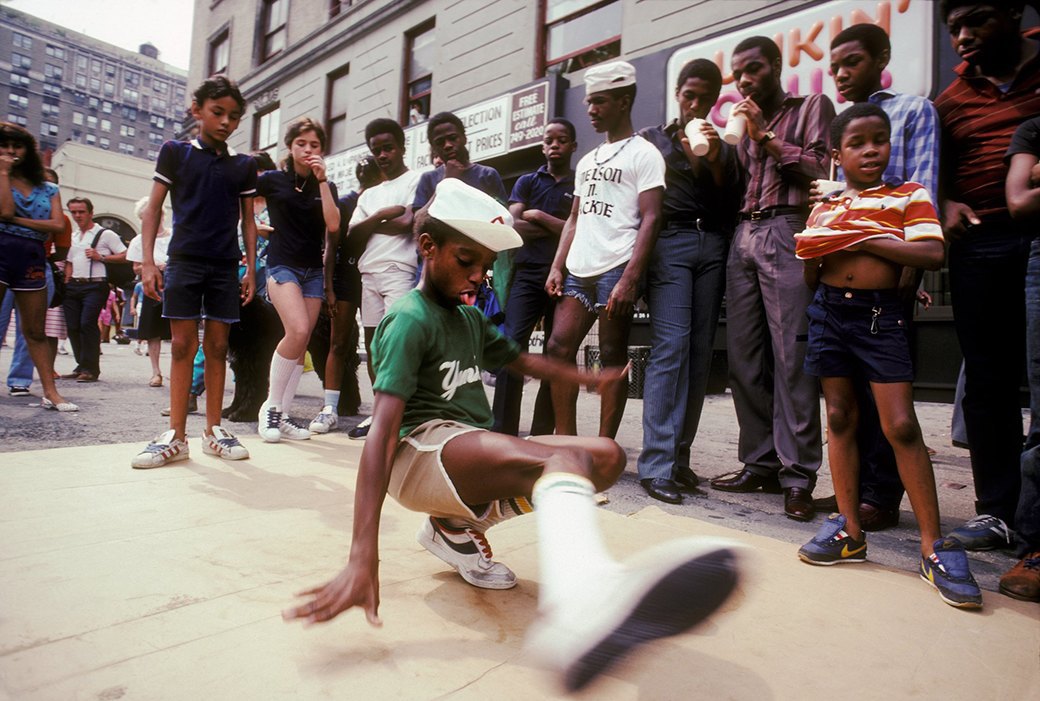 Фотография: Война под знаменем Nike: почему в 80-е в США убивали за модные кроссовки и куртки №1 - BigPicture.ru