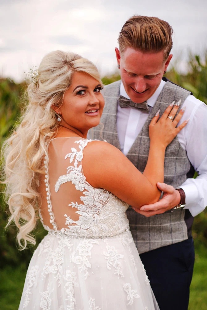 Фотография: Невеста сделала свадебный маникюр с прахом своего отца, чтобы почтить его память №3 - BigPicture.ru