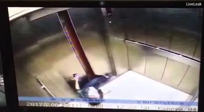 Фотография: Ловушка: жуткие случаи, после которых вы задумаетесь перед тем, как заходить в лифт №7 - BigPicture.ru