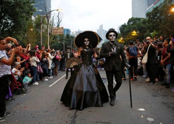 Ходячие мертвецы: в Мексике прошел традиционный парад в честь Дня мертвых