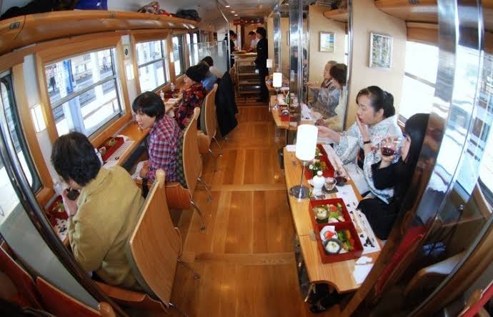Фотография: Поездка со вкусом: одинокое путешествие в японском поезде-ресторане №1 - BigPicture.ru