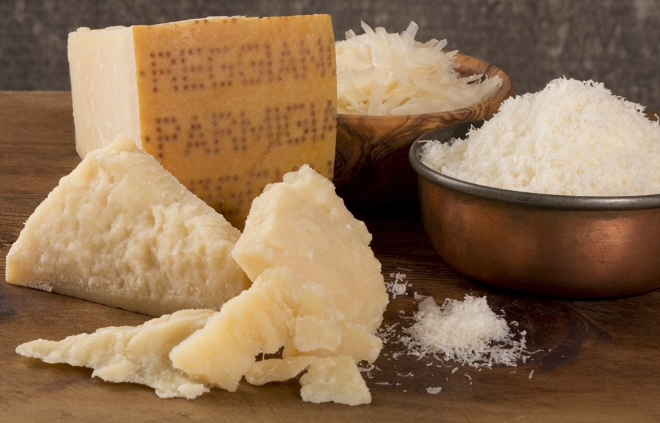 Фотография: Пармезан — вкусно, но дорого: страсти английских матросов по итальянскому сыру №1 - BigPicture.ru