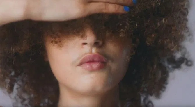Фотография: Брить или не брить — вот в чем вопрос: реклама, в которой снялись девушки с усиками, всколыхнула сеть №3 - BigPicture.ru