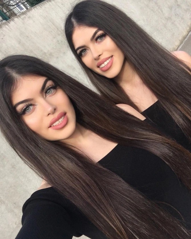 Фотография: Двойная порция гламура: почему красотки-близняшки так востребованы в модной индустрии №13 - BigPicture.ru