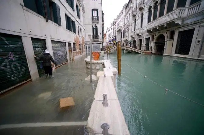 Фотография: Самый большой потоп в Венеции за последние 50 лет: россияне пожертвовали миллион евро на восстановление города на воде №2 - BigPicture.ru